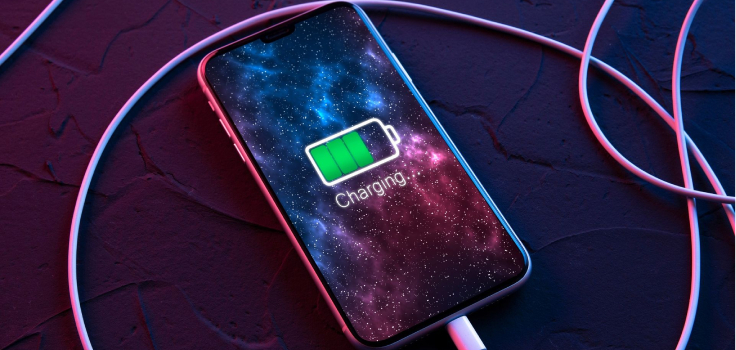 смартфон на зарядке